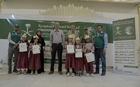 مركز الملك سلمان يسلّم سماعات أُذن طبية لذوي الإعاقة السمعية في لحج