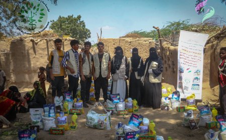 مؤسسة ذو النورين ومؤسسة صلاح جابر بن شعيله توزعان السلال الغذائية في أبين لدعم الفقراء والمحتاجين  عدن/