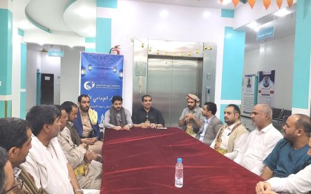 مأرب: بحضور مدير مكتب الصحة نيوم يقيم إفطار جماعي لكادره الطبي والإداري