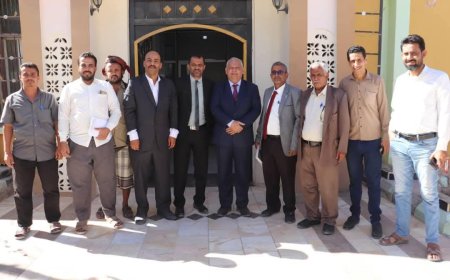 وزير الخدمة المدنية والتأمينات يتفقد فروع مكتب الخدمةالمدنيةوالتأمينات بمحافظة شبوة.