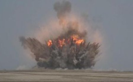مقتل وإصابة خبراء حوثيين وأجانب أثناء تجهيز زوارق مفخخة بالحديدة