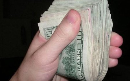 تقارير تكشف عن.. توزيع أموال على صحفيين في عدن لكتابة مقالات مؤيدة لأطراف الصراع داخل الحكومة الشرعية