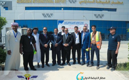 وزير النقل يتفقد سير العمل في مطار الغيضة الدولي ويعقد اجتماعًا مع قيادة المطار وموظفيه