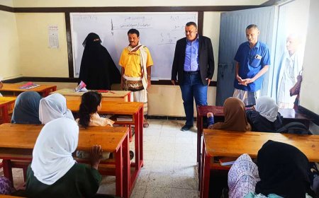 فريق من وزارة التربية والتعليم يتفقد سير العملية التعليمية في المخا