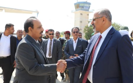 اللواء الزبيدي يغادر المكلا مختتمًا زيارة تفقدية دامت ثلاثة أيام 