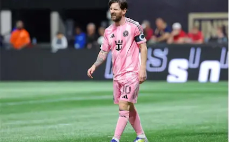 لا يشعر بالراحة.. ميسي خارج صدام الأرجنتين والبرازيل