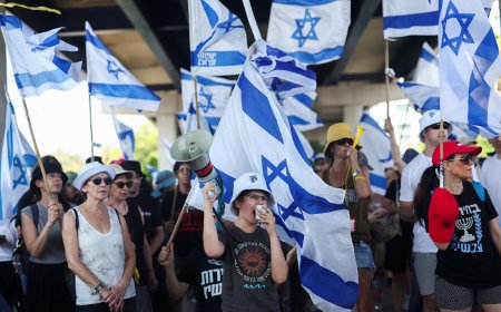 بعد إقالة رئيس الشاباك .. التحضير لاحتجاجات واسعة تنذر بانفجار الوضع السياسي