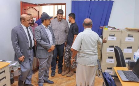 المحافظ بن ماضي يُشيد بالدور الوطني لكوادر تربية حضرموت ونجاح المطبعة السرية في إنجاز اختبارات الشهادة العامة لـ 7 محافظات
