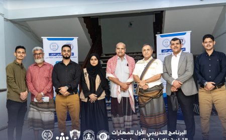 رئيس جامعة عدن يطلع على سير الفعاليات التدريبية لبرنامج المهارات القيادية والإدارية لطلاب الجامعة