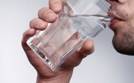 ما يحصل للجسم إذا أفرط الشخص في شرب الماء؟