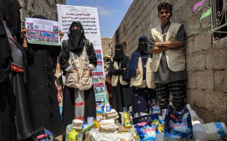 في إطار برنامجها الخيري والإنساني.. مؤسسة ذو النورين تدعم جمعية الرحمة النسوية في لحج بعدد من السلل الغذائية