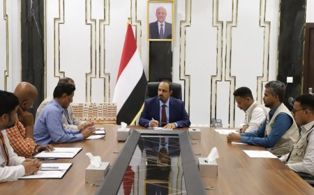 محافظ حضرموت يرعى توقيع اتفاقيات لتشغيل وتركيب منظومات طاقة شمسية لمرافق صحية بمدينة المكلا