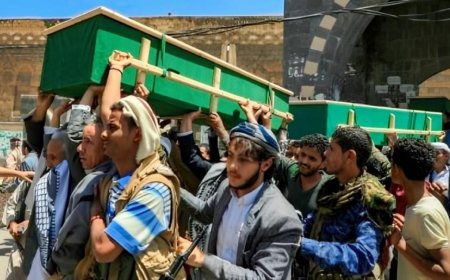 الحوثيون يشيعون 16 ضابطاً من عناصرهم في صنعاء 