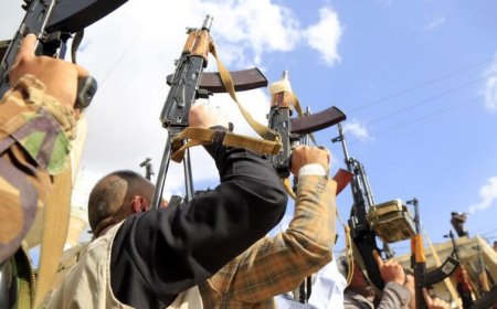 الحوثيون يعلنون مقتل 16 من عناصرهم بالتزامن مع الضربات الأمريكية