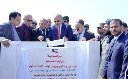 الزُبيدي يضع حجر الأساس لميناء سقطرى الإستراتيجي