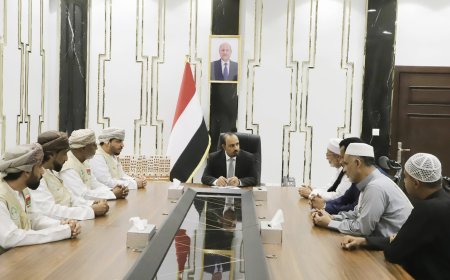 محافظ حضرموت يشيد باستدامة المعونة العُمانية الإنسانية السنوية لملامسة احتياجات الأسر المعوزة