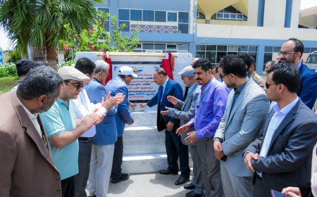 وزير النقل ورئيس الهيئة العامة للطيران يضعان حجر الاساس لمشروع مبنى الهيئة العامة للطيران المدني 