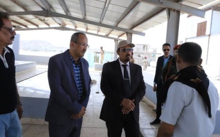 المحافظ بن ماضي يتفقد جهود التطوير بمركز الإنزال السمكي بمنطقة "حصيحصة"بما يتواكب مع حركة النشاط السمكي