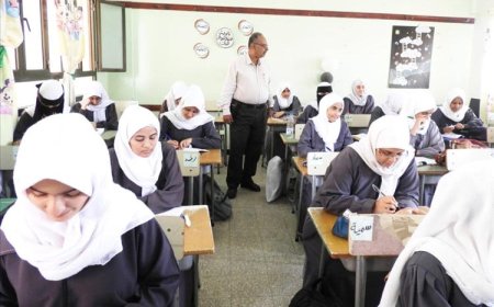 طلاب الثانوية العامة بعدن يوجّهون نداءً: مصيرنا مجهول ومكتب التربية لم تحرّك ساكنًا