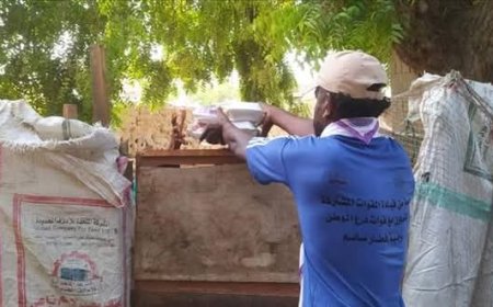 قوات درع الوطن تقيم إفطار صائم في قرية المحل بزنجبار والمعهد المهني بالكود