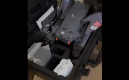 السلطات العُمانية من مسقط ..إحباط عملية تهريب أموال و طائرات مسيرة لليمن