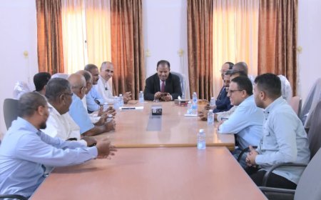 الوكيل العامري يطّلع على مستوى الإنضباط الوظيفي في وحدات الخدمة العامة بوادي وصحراء حضرموت عقب إجازة العيد 