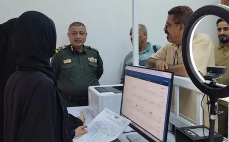 اللواء سند جميل يطّلع على انتظام العمل في مركزي أحوال المنصورة والبريقة بعدن عقب إجازة عيد الفطر