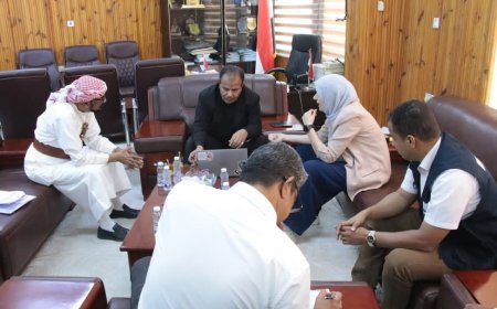 الوكيل العامري يطلع على أنشطة مشروع تأهيل الصرف الصحي بمدينة شبام حضرموت 