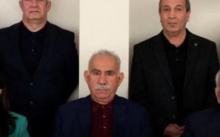 أوجلان : يدعو إلى أنشاء إدارة ذاتية في مختلف المناطق السورية