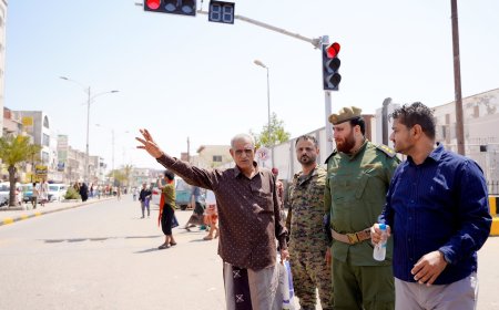 لأول مرة في العاصمة عدن.. تدشين إشارة مرور رقمية حديثة في مديرية الشيخ عثمان