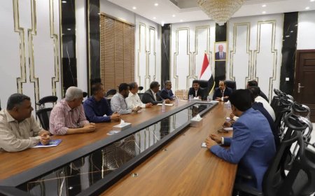 محافظ حضرموت ووزير النفط يبحثان تعزيز استقرار التموين بالمشتقات النفطية ومخزون الغاز