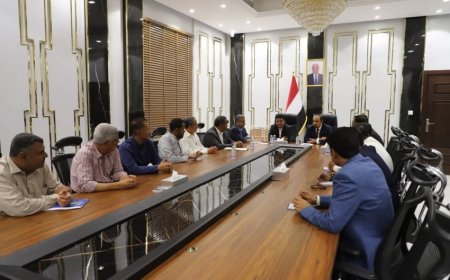 وزير النفط ومحافظ حضرموت يناقشان جهود استقرار تموين المحافظة بالمشتقات النفطية ومخزون الغاز