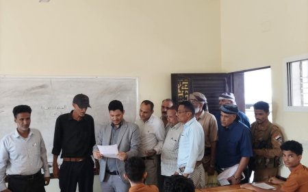 الدكتور /صلاح الشوبجي مدير عام مديرية البريقة بمعية الاستاذ / فهمي احمد الذنبة مدير ادارة التربية مديرية البريقة في زيارة تفقدية لثانوية الكويت في ابو حربة لتدشين الامتحانات في الثانوية.