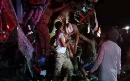 حادث مروري مروّع يخلف قتلى وجرحى أثر تصادم حافلتين نقل جماعي في العبر