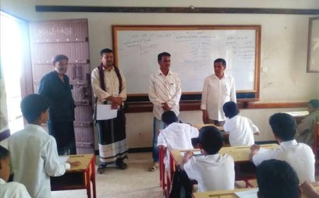 شبوة .. مدير مكتب التربية والتعليم مديرية حبان يتفقد سير اختبارات النقل في عدد من مدارس المديرية