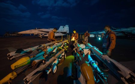 الكشف عن محادثات بشأن هجوم بري ضد الحوثيين