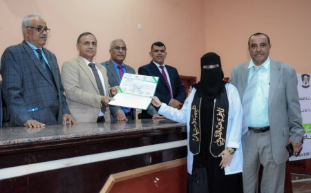 عدن: كلية طب الأسنان تحتفل بتكريم خريجي الدفعة الرابعة من برنامج الامتياز