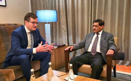 البحسني يبحث مع القائم بأعمال السفارة الروسية مستجدات الأوضاع وتعزيز العلاقات الثنائية