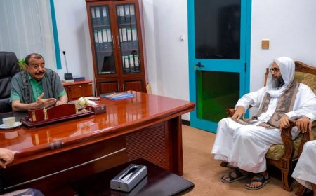 اللواء بن بريك يلتقي الشيخ الشرفي ورئيس غرفة حضرموت التجارية