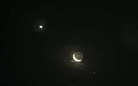 عدن شهدت اقترانًا ثلاثيًا نادرًا بين القمر والزهرة وزحل في مشهد فلكي مذهل