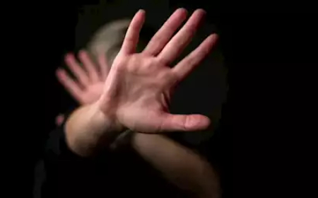 اب  يعتدي على ابنته في عيد ميلادها ..تفاصيل الجريمة