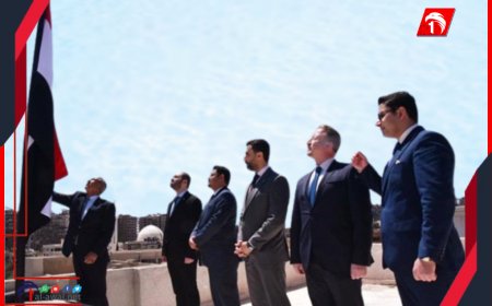 بعد غياب دام ١٠ سنوات.. علم اليمن يرفرف مجددا في سفارتها بدمشق