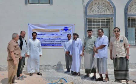 الوكيل قويزان يدشن تسليم ثلاثة محركات غاطسة لمؤسسة المياه بالمهرة 