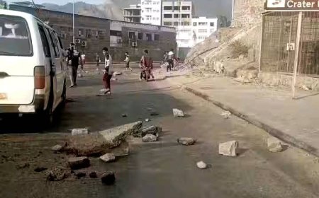 احتجاجات غاضبة في عدن بسبب استمرار أزمة الكهرباء