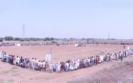 الحوثي يجبر مشايخ ووجاهات اجتماعية جنوب الحديدة على تنفيذ لقاء قبلي مسلح لخدمة أجندة إيرانية