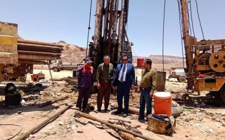 الوكيل الخليفي يتفقد حقل الشبكة المائي ويشدد على أهمية إنجاز المرحلة الثانية من المشروع
