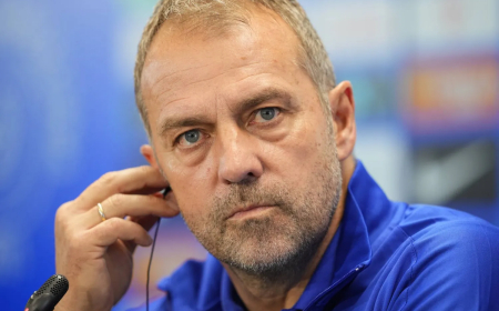 هانز فليك يدلي بتصريحات نارية قبل مباراة برشلونة مع الانتر