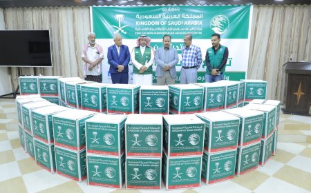 الوكيل العامري يدش توزيع مساعدات غذائية بتمويل من مركز الملك سلمان