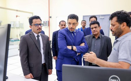 رئيس الوزراء يوجه بعدد من الحلول الاسعافية العاجلة لمعالجة انقطاعات الكهرباء في عدن