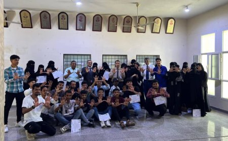 بحضور رئيس جامعة عدن،، كلية العلوم الإدارية تختتم دورة استخدام الذكاء الاصطناعي في تأهيل الصم 